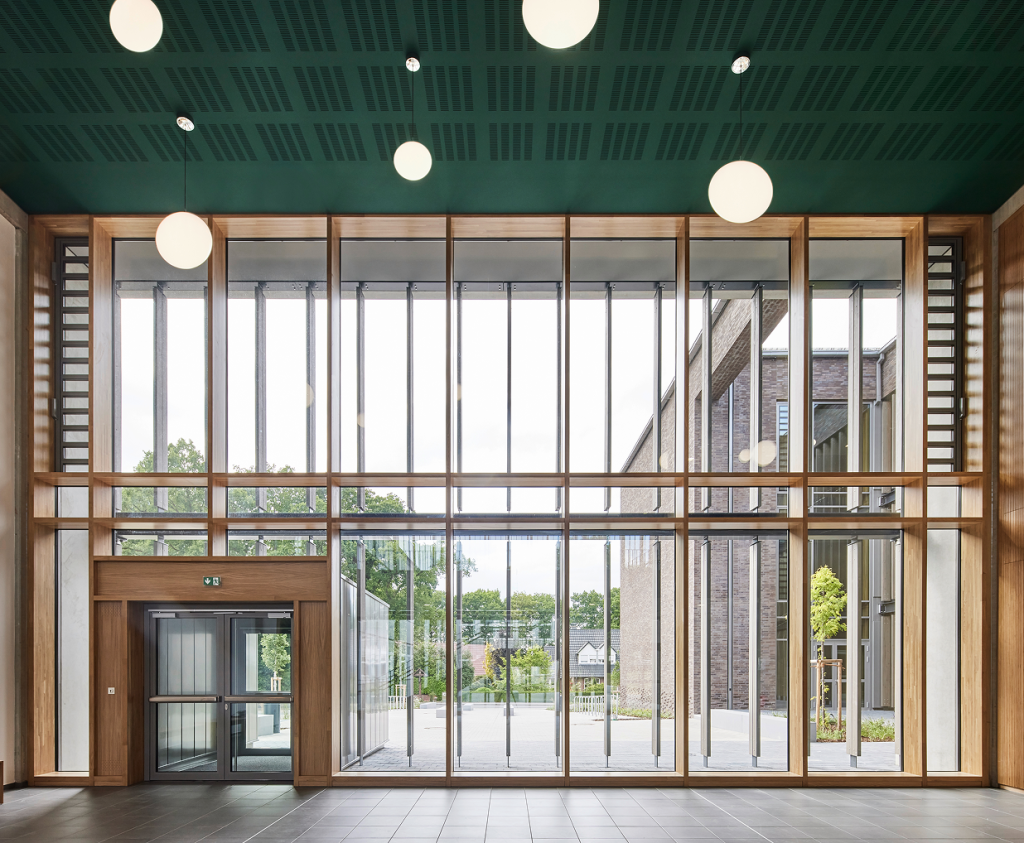 Eingangsbereich des Gymnasiums Lohne.